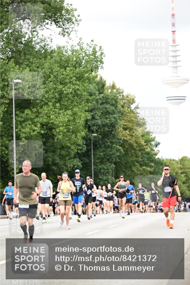 29.06.2025 - hella hamburg halbmarathon Dr. Thomas Lammeyer http://msf.ph/oto/8421372 29.06.2025 10:47:21 Kennedybrücke 1150, 1310, 1360, 1656, 1929, 1994, 2401, 2450, 2509, 2580, 2940, 2941, 3283, 3378, 3764, 3874, 4092, 4334, 4353, 4778, 4891, 4892, 5268, 5403, 5755, 6764, 6837, 7477, 7515, 7557, 8000, 8161, 8233, 8435, 9304, 10008, 10536, 10697, 10734, 10899 meine-sportfotos.de