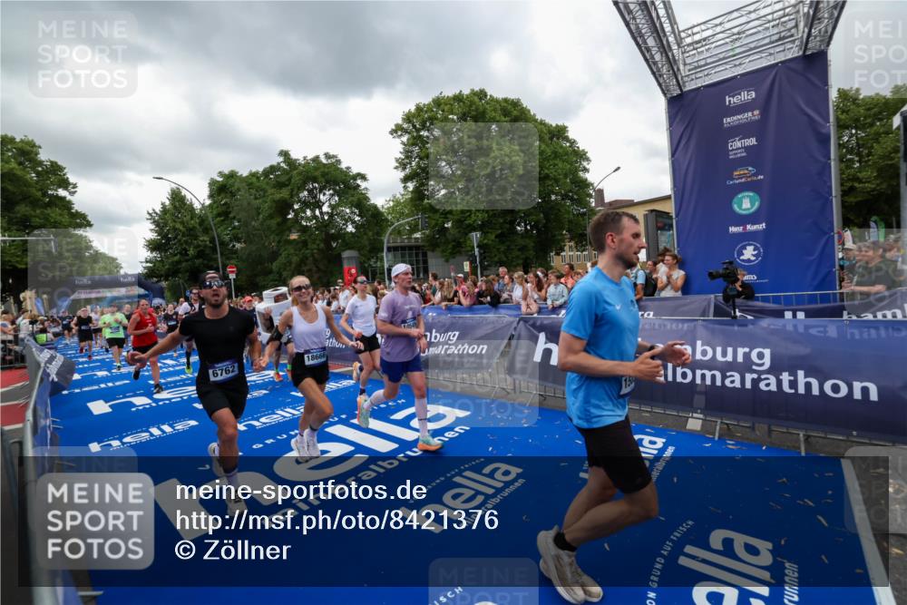 29.06.2025 - hella hamburg halbmarathon Zöllner http://msf.ph/oto/8421376 29.06.2025 10:53:44 Ziel 1502, 2058, 2082, 2518, 2630, 3819, 5399, 6762, 8335, 10549, 10895, 11588, 11589, 11604, 12632, 13865, 14702, 14818, 15061, 15441, 15856, 16092, 17482, 18143, 18514, 18666, 18715 meine-sportfotos.de