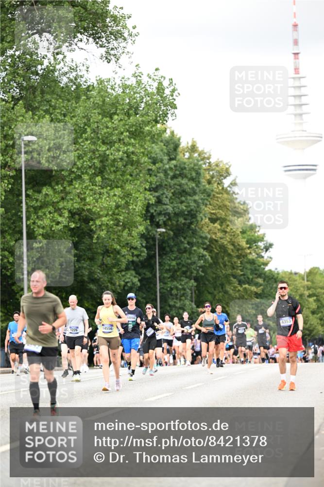 29.06.2025 - hella hamburg halbmarathon Dr. Thomas Lammeyer http://msf.ph/oto/8421378 29.06.2025 10:47:21 Kennedybrücke 1150, 1310, 1360, 1656, 1929, 1994, 2401, 2450, 2509, 2580, 2940, 2941, 3283, 3378, 3764, 3874, 4092, 4334, 4353, 4778, 4891, 4892, 5268, 5403, 5755, 6764, 6837, 7477, 7515, 7557, 8000, 8161, 8233, 8435, 9304, 10008, 10536, 10697, 10734, 10899 meine-sportfotos.de