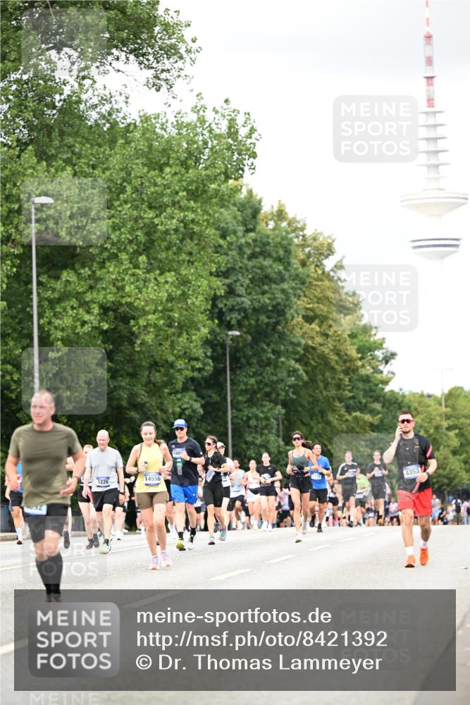 29.06.2025 - hella hamburg halbmarathon Dr. Thomas Lammeyer http://msf.ph/oto/8421392 29.06.2025 10:47:22 Kennedybrücke 1150, 1310, 1360, 1467, 1656, 1929, 1994, 2401, 2450, 2580, 2940, 2941, 3283, 3764, 3874, 4092, 4334, 4353, 4778, 4891, 4892, 5268, 5403, 5755, 6764, 6837, 7477, 7515, 7557, 8000, 8161, 8233, 8435, 9304, 10008, 10536, 10697, 10734, 10899 meine-sportfotos.de