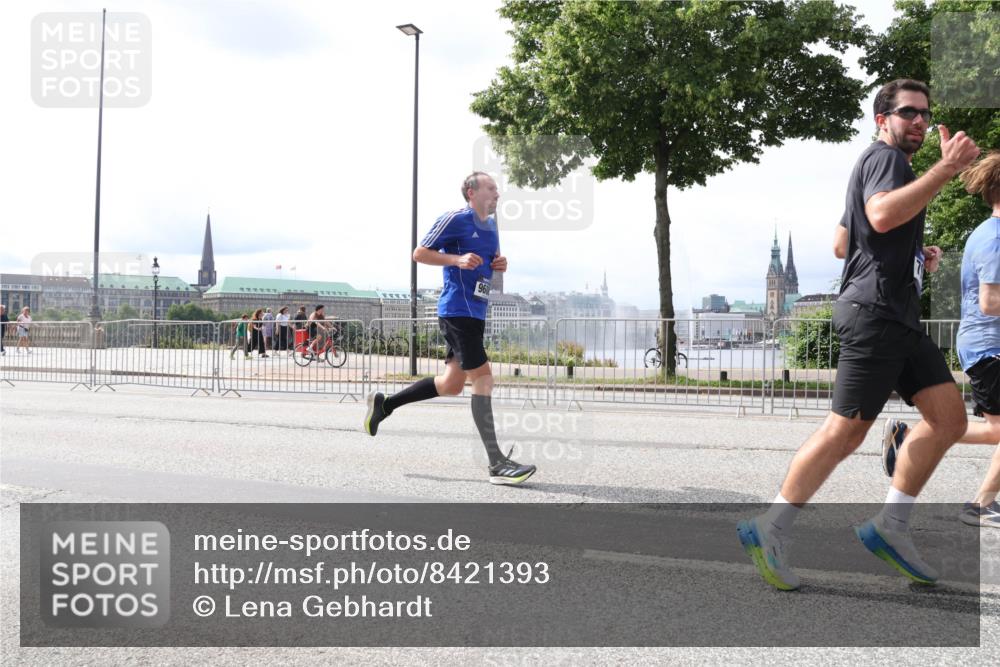 29.06.2025 - hella hamburg halbmarathon Lena Gebhardt http://msf.ph/oto/8421393 29.06.2025 10:27:44 Lombardsbrücke 1148, 2080, 3389, 4372, 5177, 5285, 5825, 5847, 6214, 6632, 7497, 7764, 7944, 7978, 8085, 9567, 9688, 10158, 10412, 10413, 11256, 11692, 11739, 11766, 12500, 12780, 12823, 13043, 13860, 14206, 15607, 16569, 16804, 16838, 17427, 17791, 18012, 18097, 18301, 18626, 18766 meine-sportfotos.de