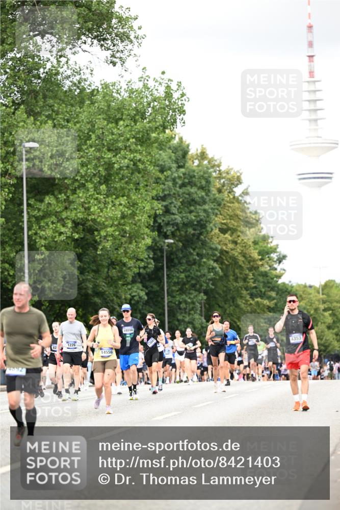 29.06.2025 - hella hamburg halbmarathon Dr. Thomas Lammeyer http://msf.ph/oto/8421403 29.06.2025 10:47:22 Kennedybrücke 1150, 1310, 1360, 1467, 1656, 1929, 1994, 2401, 2450, 2580, 2940, 2941, 3283, 3764, 3874, 4092, 4334, 4353, 4778, 4891, 4892, 5268, 5403, 5755, 6764, 6837, 7477, 7515, 7557, 8000, 8161, 8233, 8435, 9304, 10008, 10536, 10697, 10734, 10899 meine-sportfotos.de