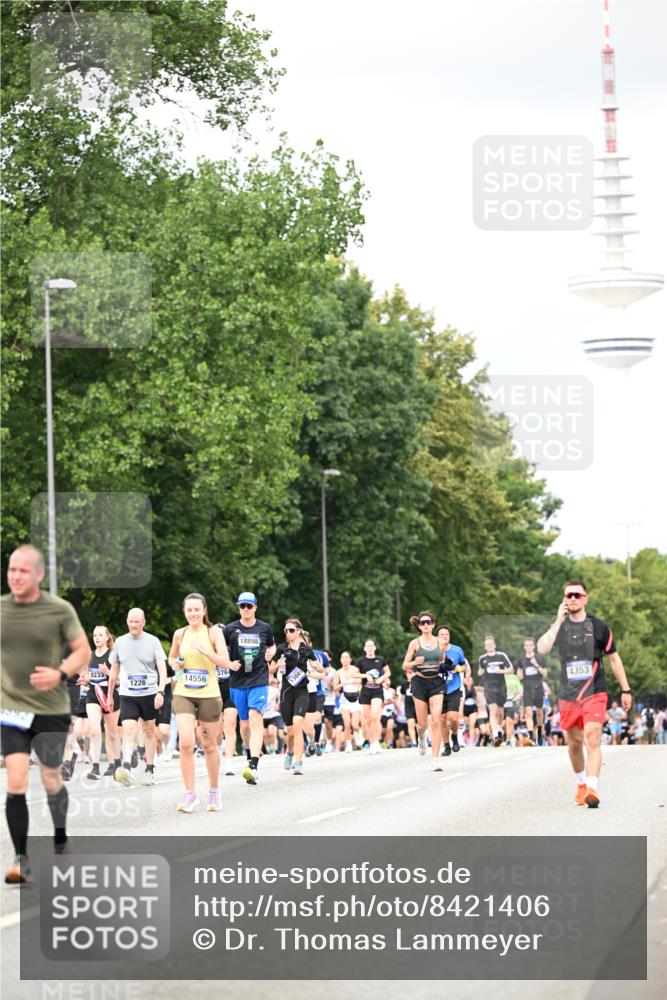 29.06.2025 - hella hamburg halbmarathon Dr. Thomas Lammeyer http://msf.ph/oto/8421406 29.06.2025 10:47:22 Kennedybrücke 1150, 1310, 1360, 1467, 1656, 1929, 1994, 2401, 2450, 2580, 2940, 2941, 3283, 3764, 3874, 4092, 4334, 4353, 4778, 4891, 4892, 5268, 5403, 5755, 6764, 6837, 7477, 7515, 7557, 8000, 8161, 8233, 8435, 9304, 10008, 10536, 10697, 10734, 10899 meine-sportfotos.de