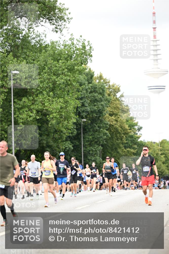 29.06.2025 - hella hamburg halbmarathon Dr. Thomas Lammeyer http://msf.ph/oto/8421412 29.06.2025 10:47:22 Kennedybrücke 1150, 1310, 1360, 1467, 1656, 1929, 1994, 2401, 2450, 2580, 2940, 2941, 3283, 3764, 3874, 4092, 4334, 4353, 4778, 4891, 4892, 5268, 5403, 5755, 6764, 6837, 7477, 7515, 7557, 8000, 8161, 8233, 8435, 9304, 10008, 10536, 10697, 10734, 10899 meine-sportfotos.de