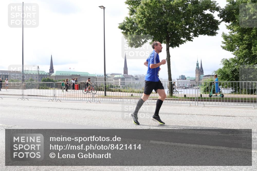 29.06.2025 - hella hamburg halbmarathon Lena Gebhardt http://msf.ph/oto/8421414 29.06.2025 10:27:45 Lombardsbrücke 1148, 2080, 3389, 4372, 5177, 5285, 5825, 5847, 6214, 6632, 7497, 7764, 7978, 8085, 9567, 9688, 10158, 10412, 10413, 11256, 11692, 11739, 11766, 12500, 12780, 12823, 13043, 13860, 14206, 15607, 15608, 16569, 16804, 16838, 17427, 17791, 18012, 18097, 18301, 18626, 18766 meine-sportfotos.de
