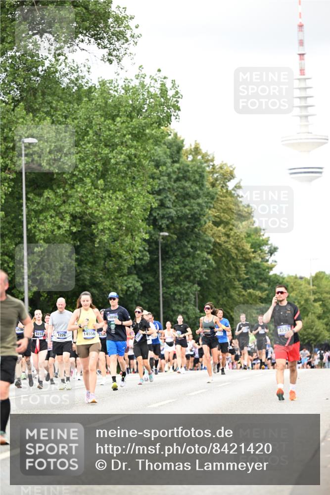 29.06.2025 - hella hamburg halbmarathon Dr. Thomas Lammeyer http://msf.ph/oto/8421420 29.06.2025 10:47:22 Kennedybrücke 1150, 1310, 1360, 1467, 1656, 1929, 1994, 2401, 2450, 2580, 2940, 2941, 3283, 3764, 3874, 4092, 4334, 4353, 4778, 4891, 4892, 5268, 5403, 5755, 6764, 6837, 7477, 7515, 7557, 8000, 8161, 8233, 8435, 9304, 10008, 10536, 10697, 10734, 10899 meine-sportfotos.de