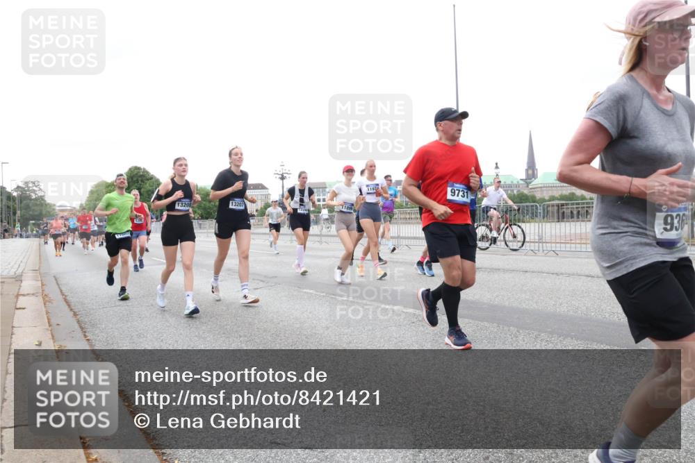 29.06.2025 - hella hamburg halbmarathon Lena Gebhardt http://msf.ph/oto/8421421 29.06.2025 10:52:36 Lombardsbrücke 17002, 13207, 11899, 13208, 1197, 9731, 936, 1369, 1826, 2146, 2362, 2420, 2528, 2983, 3140, 3227, 3645, 4273, 4436, 4591, 4729, 4815, 5262, 5360, 6386, 6403, 6404, 6406, 6671, 6985, 7032, 7511, 7690, 7691, 7735, 7737, 7812, 8194, 8196, 8641, 9068, 9070, 9103, 9368, 9545, 9731, 10055, 10080, 10296, 10342, 10392, 10600, 10634, 10879, 10884, 10928, 10981, 11084, 11126, 11127, 11297, 11736, 11899, 11919, 11974, 12127, 12128, 12546, 12558, 12994, 14009 meine-sportfotos.de