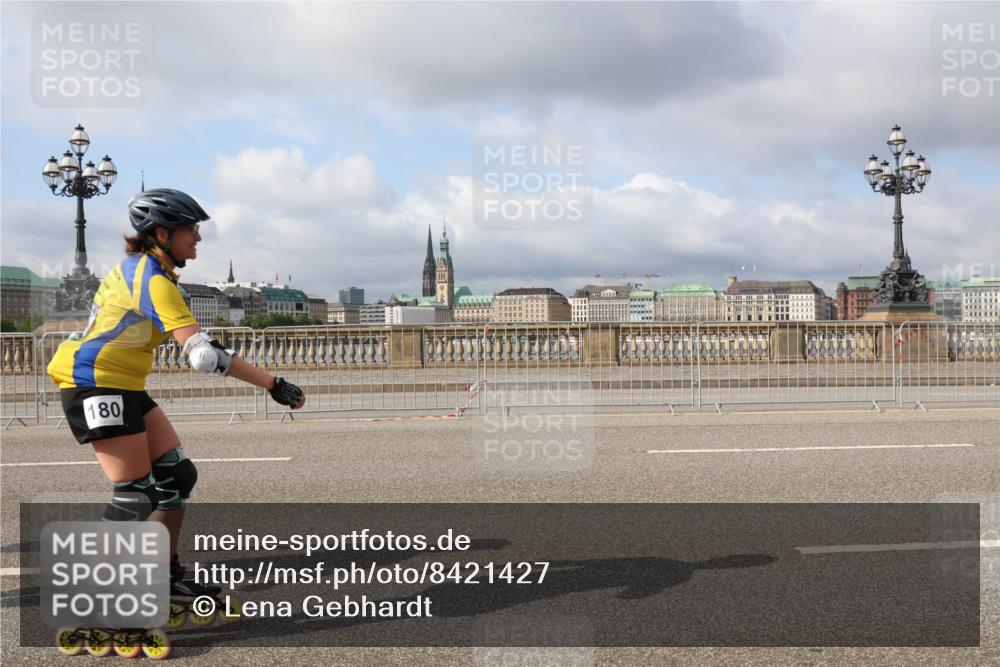 29.06.2025 - hella hamburg halbmarathon Lena Gebhardt http://msf.ph/oto/8421427 29.06.2025 08:57:46 Lombardsbrücke 180 meine-sportfotos.de