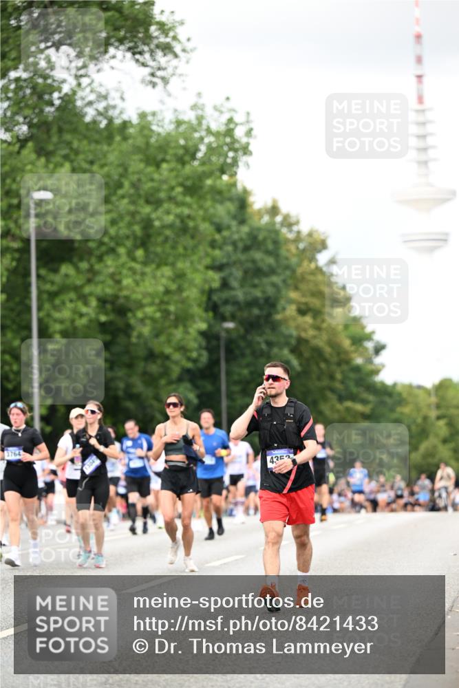 29.06.2025 - hella hamburg halbmarathon Dr. Thomas Lammeyer http://msf.ph/oto/8421433 29.06.2025 10:47:28 Kennedybrücke 1150, 1226, 1310, 1467, 1656, 2450, 2580, 2971, 3283, 3764, 4105, 4334, 4353, 4891, 4892, 5268, 5755, 6764, 7515, 7557, 8161, 8233, 8435, 9304, 10008, 10536, 10734, 10899 meine-sportfotos.de
