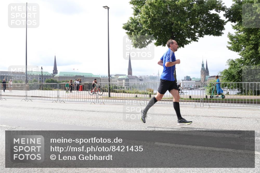 29.06.2025 - hella hamburg halbmarathon Lena Gebhardt http://msf.ph/oto/8421435 29.06.2025 10:27:45 Lombardsbrücke 1148, 2080, 3389, 4372, 5177, 5285, 5825, 5847, 6214, 6632, 7497, 7764, 7978, 8085, 9567, 9688, 10158, 10412, 10413, 11256, 11692, 11739, 11766, 12500, 12780, 12823, 13043, 13860, 14206, 15607, 15608, 16569, 16804, 16838, 17427, 17791, 18012, 18097, 18301, 18626, 18766 meine-sportfotos.de