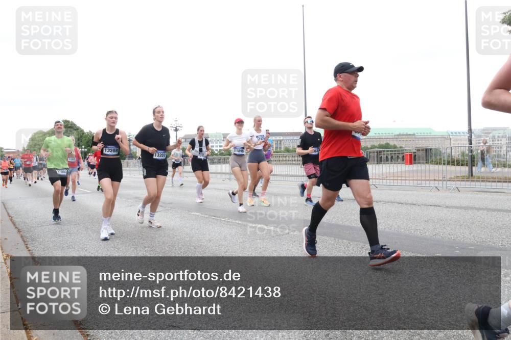 29.06.2025 - hella hamburg halbmarathon Lena Gebhardt http://msf.ph/oto/8421438 29.06.2025 10:52:36 Lombardsbrücke 17002, 11899, 13208, 13207, 5360, 11974, 1369, 1826, 2146, 2362, 2420, 2528, 2983, 3140, 3227, 3645, 4273, 4436, 4591, 4729, 4815, 5262, 5360, 6386, 6403, 6404, 6406, 6671, 6985, 7032, 7511, 7690, 7691, 7735, 7737, 7812, 8194, 8196, 8641, 9068, 9070, 9103, 9368, 9545, 9731, 10055, 10080, 10296, 10342, 10392, 10600, 10634, 10879, 10884, 10928, 10981, 11084, 11126, 11127, 11297, 11736, 11899, 11919, 11974, 12127, 12128, 12546, 12558, 12994, 14009 meine-sportfotos.de