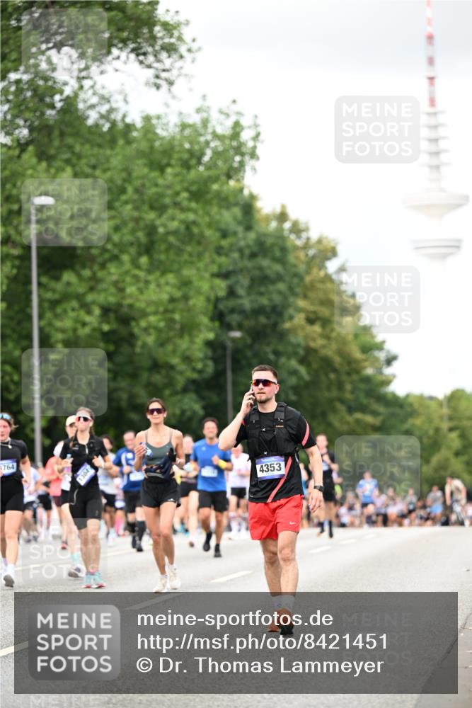 29.06.2025 - hella hamburg halbmarathon Dr. Thomas Lammeyer http://msf.ph/oto/8421451 29.06.2025 10:47:28 Kennedybrücke 1150, 1226, 1310, 1467, 1656, 2450, 2580, 2971, 3283, 3764, 4105, 4334, 4353, 4891, 4892, 5268, 5755, 6764, 7515, 7557, 8161, 8233, 8435, 9304, 10008, 10536, 10734, 10899 meine-sportfotos.de