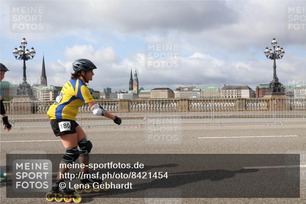29.06.2025 - hella hamburg halbmarathon Lena Gebhardt http://msf.ph/oto/8421454 29.06.2025 08:57:46 Lombardsbrücke 180 meine-sportfotos.de