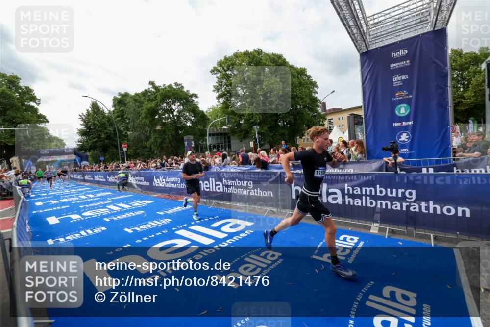 29.06.2025 - hella hamburg halbmarathon Zöllner http://msf.ph/oto/8421476 29.06.2025 10:31:57 Ziel 3935, 4698, 6619, 10927, 11199, 11929 meine-sportfotos.de