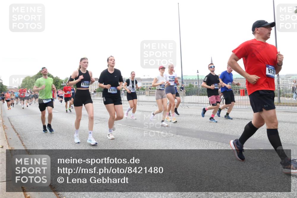 29.06.2025 - hella hamburg halbmarathon Lena Gebhardt http://msf.ph/oto/8421480 29.06.2025 10:52:36 Lombardsbrücke 17002, 13208, 11899, 13207, 11974, 9731, 1369, 1826, 2146, 2362, 2420, 2528, 2983, 3140, 3227, 3645, 4273, 4436, 4591, 4729, 4815, 5262, 5360, 6386, 6403, 6404, 6406, 6671, 6985, 7032, 7511, 7690, 7691, 7735, 7737, 7812, 8194, 8196, 8641, 9068, 9070, 9103, 9368, 9545, 9731, 10055, 10080, 10296, 10342, 10392, 10600, 10634, 10879, 10884, 10928, 10981, 11084, 11126, 11127, 11297, 11736, 11899, 11919, 11974, 12127, 12128, 12546, 12558, 12994, 14009 meine-sportfotos.de