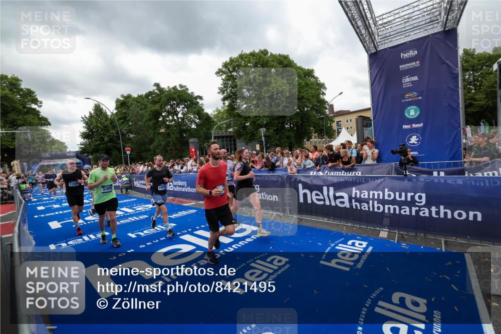 29.06.2025 - hella hamburg halbmarathon Zöllner http://msf.ph/oto/8421495 29.06.2025 10:53:47 Ziel 1422, 2058, 2082, 2518, 5399, 5607, 6877, 7177, 8285, 8335, 10529, 10895, 11588, 11589, 11604, 13865, 14702, 14818, 15061, 15441, 16092, 17482, 17740, 18143, 18249, 18514 meine-sportfotos.de