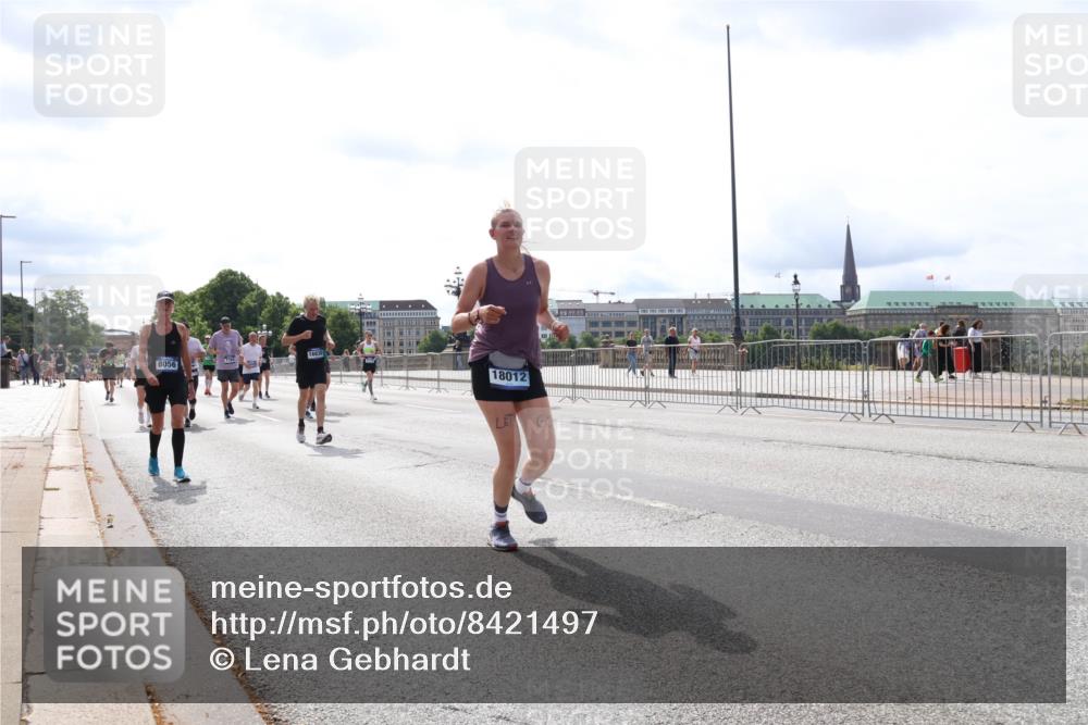 29.06.2025 - hella hamburg halbmarathon Lena Gebhardt http://msf.ph/oto/8421497 29.06.2025 10:27:45 Lombardsbrücke 8056, 16838, 18012, 1148, 2080, 3389, 4372, 5177, 5285, 5825, 5847, 6214, 6632, 7497, 7764, 7978, 8085, 9567, 9688, 10158, 10412, 10413, 11256, 11692, 11739, 11766, 12500, 12780, 12823, 13043, 13860, 14206, 15607, 15608, 16569, 16804, 16838, 17427, 17791, 18012, 18097, 18301, 18626, 18766 meine-sportfotos.de