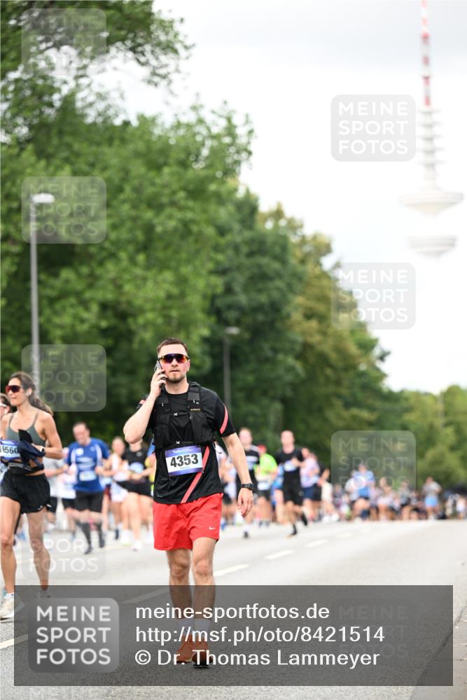 29.06.2025 - hella hamburg halbmarathon Dr. Thomas Lammeyer http://msf.ph/oto/8421514 29.06.2025 10:47:30 Kennedybrücke 1150, 1226, 1310, 1467, 2267, 2450, 2538, 2580, 2971, 3283, 3288, 3764, 4105, 4177, 4334, 4353, 4891, 4892, 5268, 5755, 7515, 7557, 8161, 8233, 8435, 9304, 10008, 10536, 10899 meine-sportfotos.de