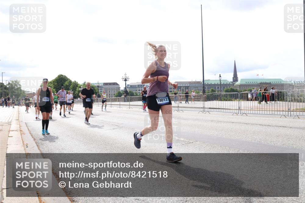 29.06.2025 - hella hamburg halbmarathon Lena Gebhardt http://msf.ph/oto/8421518 29.06.2025 10:27:46 Lombardsbrücke 8056, 16833, 18012, 1148, 2080, 3389, 4372, 5177, 5285, 5825, 5847, 6214, 6632, 7497, 7764, 7978, 8085, 9567, 9688, 10158, 10412, 10413, 11256, 11692, 11739, 11766, 12500, 12780, 12823, 12842, 13043, 13678, 13860, 14206, 15607, 15608, 16569, 16804, 16838, 17427, 17791, 18012, 18097, 18301, 18626, 18766 meine-sportfotos.de