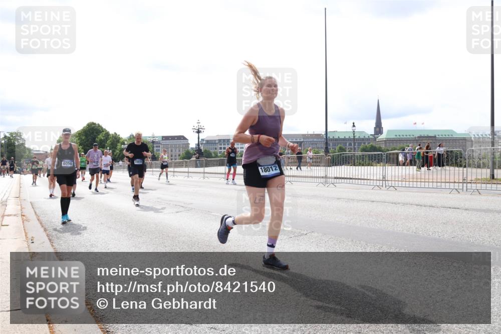 29.06.2025 - hella hamburg halbmarathon Lena Gebhardt http://msf.ph/oto/8421540 29.06.2025 10:27:46 Lombardsbrücke 8056, 16838, 18012, 1148, 2080, 3389, 4372, 5177, 5285, 5825, 5847, 6214, 6632, 7497, 7764, 7978, 8085, 9567, 9688, 10158, 10412, 10413, 11256, 11692, 11739, 11766, 12500, 12780, 12823, 12842, 13043, 13678, 13860, 14206, 15607, 15608, 16569, 16804, 16838, 17427, 17791, 18012, 18097, 18301, 18626, 18766 meine-sportfotos.de