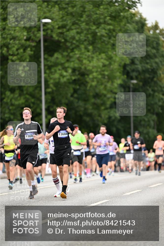 29.06.2025 - hella hamburg halbmarathon Dr. Thomas Lammeyer http://msf.ph/oto/8421543 29.06.2025 10:47:38 Kennedybrücke 1226, 1310, 1467, 1788, 2103, 2158, 2267, 2538, 2971, 3283, 3288, 3518, 3764, 4105, 4177, 4302, 4353, 4891, 4892, 5265, 5370, 5755, 7461, 7872, 8233, 8991, 9304, 9976, 10536 meine-sportfotos.de