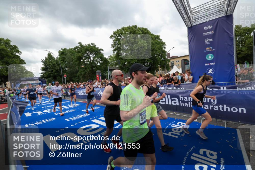 29.06.2025 - hella hamburg halbmarathon Zöllner http://msf.ph/oto/8421553 29.06.2025 10:53:48 Ziel 1422, 2058, 2082, 2518, 5399, 5607, 6260, 6877, 7177, 8285, 8335, 9922, 10529, 10895, 11588, 11589, 11604, 14702, 14818, 15441, 15502, 16092, 17482, 17740, 18143, 18249, 18487, 18514, 18759 meine-sportfotos.de