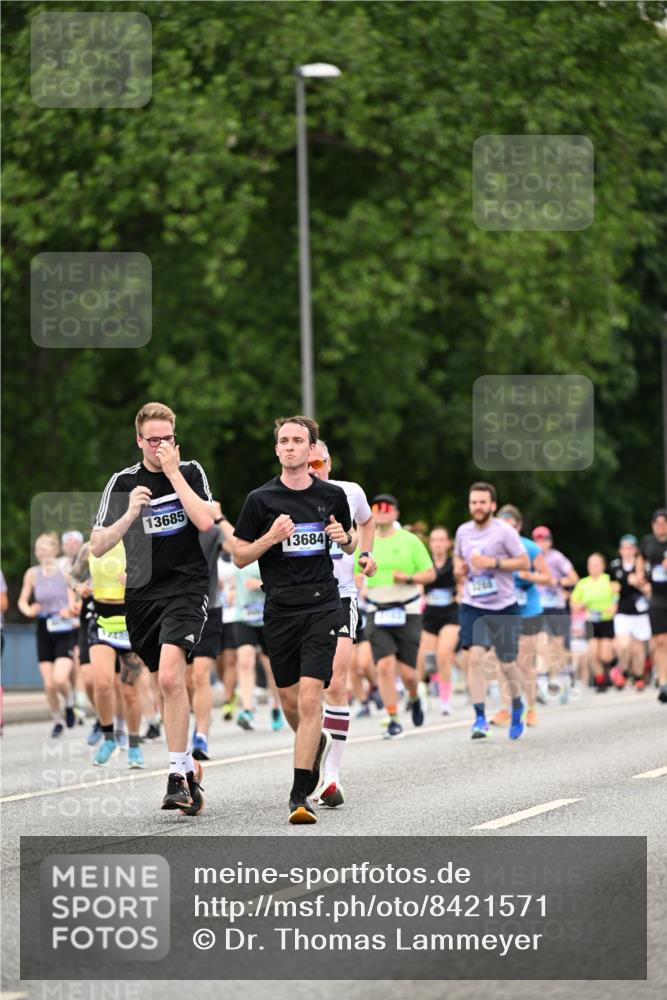 29.06.2025 - hella hamburg halbmarathon Dr. Thomas Lammeyer http://msf.ph/oto/8421571 29.06.2025 10:47:39 Kennedybrücke 1226, 1310, 1467, 1788, 2103, 2158, 2267, 2538, 2971, 3283, 3288, 3518, 3764, 4105, 4177, 4302, 4353, 4891, 5265, 5370, 5755, 7461, 7872, 8135, 8233, 8991, 9304, 9976, 10083, 10200, 10536 meine-sportfotos.de