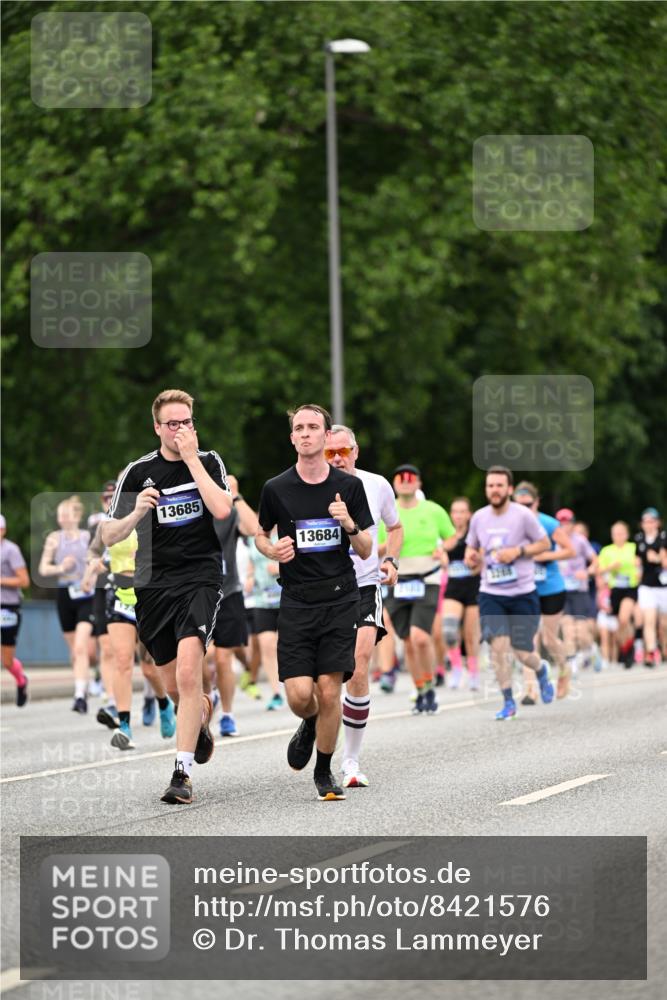 29.06.2025 - hella hamburg halbmarathon Dr. Thomas Lammeyer http://msf.ph/oto/8421576 29.06.2025 10:47:39 Kennedybrücke 1226, 1310, 1467, 1788, 2103, 2158, 2267, 2538, 2971, 3283, 3288, 3518, 3764, 4105, 4177, 4302, 4353, 4891, 5265, 5370, 5755, 7461, 7872, 8135, 8233, 8991, 9304, 9976, 10083, 10200, 10536 meine-sportfotos.de