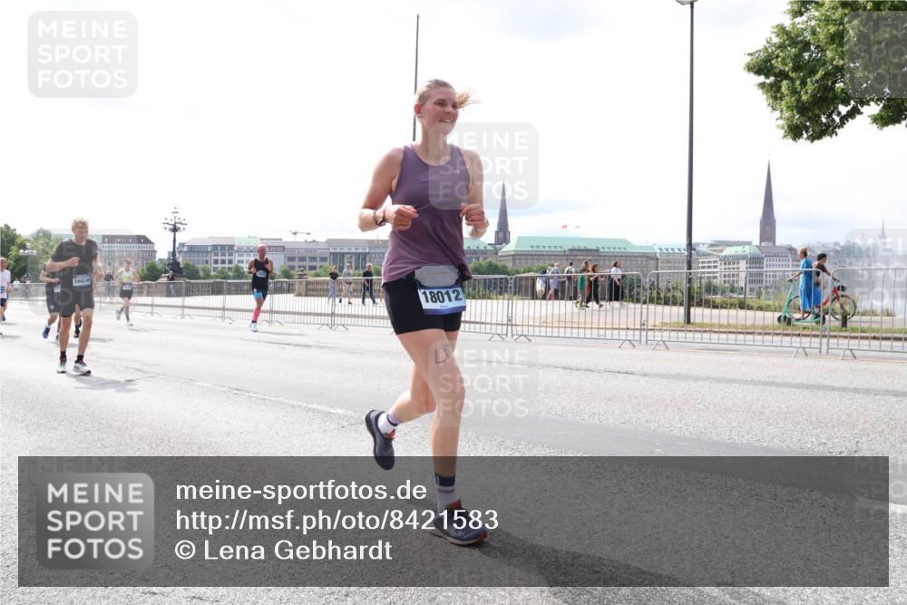 29.06.2025 - hella hamburg halbmarathon Lena Gebhardt http://msf.ph/oto/8421583 29.06.2025 10:27:46 Lombardsbrücke 16838, 18012, 1148, 2080, 3389, 4372, 5177, 5285, 5825, 5847, 6214, 6632, 7497, 7764, 7978, 8085, 9567, 9688, 10158, 10412, 10413, 11256, 11692, 11739, 11766, 12500, 12780, 12823, 12842, 13043, 13678, 13860, 14206, 15607, 15608, 16569, 16804, 16838, 17427, 17791, 18012, 18097, 18301, 18626, 18766 meine-sportfotos.de