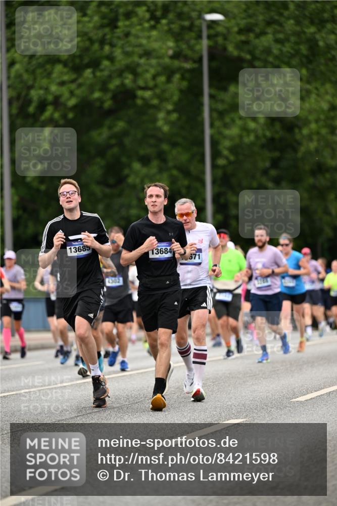 29.06.2025 - hella hamburg halbmarathon Dr. Thomas Lammeyer http://msf.ph/oto/8421598 29.06.2025 10:47:40 Kennedybrücke 1226, 1310, 1467, 1788, 1878, 2103, 2158, 2267, 2538, 2971, 3283, 3288, 3518, 3764, 4105, 4177, 4302, 4353, 5265, 5370, 5755, 7461, 7872, 8135, 8233, 8991, 9304, 9831, 9976, 10083, 10200, 10536 meine-sportfotos.de