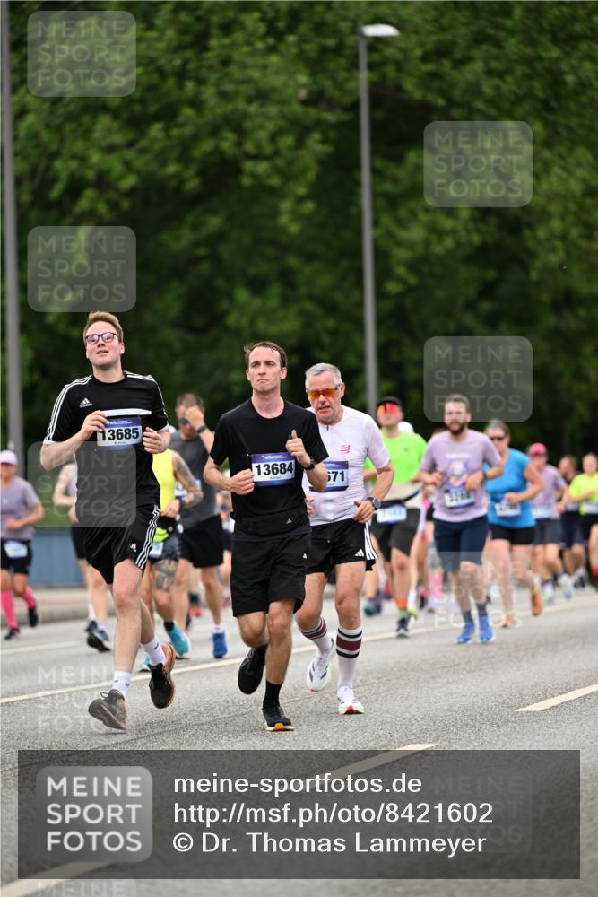 29.06.2025 - hella hamburg halbmarathon Dr. Thomas Lammeyer http://msf.ph/oto/8421602 29.06.2025 10:47:40 Kennedybrücke 1226, 1310, 1467, 1788, 1878, 2103, 2158, 2267, 2538, 2971, 3283, 3288, 3518, 3764, 4105, 4177, 4302, 4353, 5265, 5370, 5755, 7461, 7872, 8135, 8233, 8991, 9304, 9831, 9976, 10083, 10200, 10536 meine-sportfotos.de