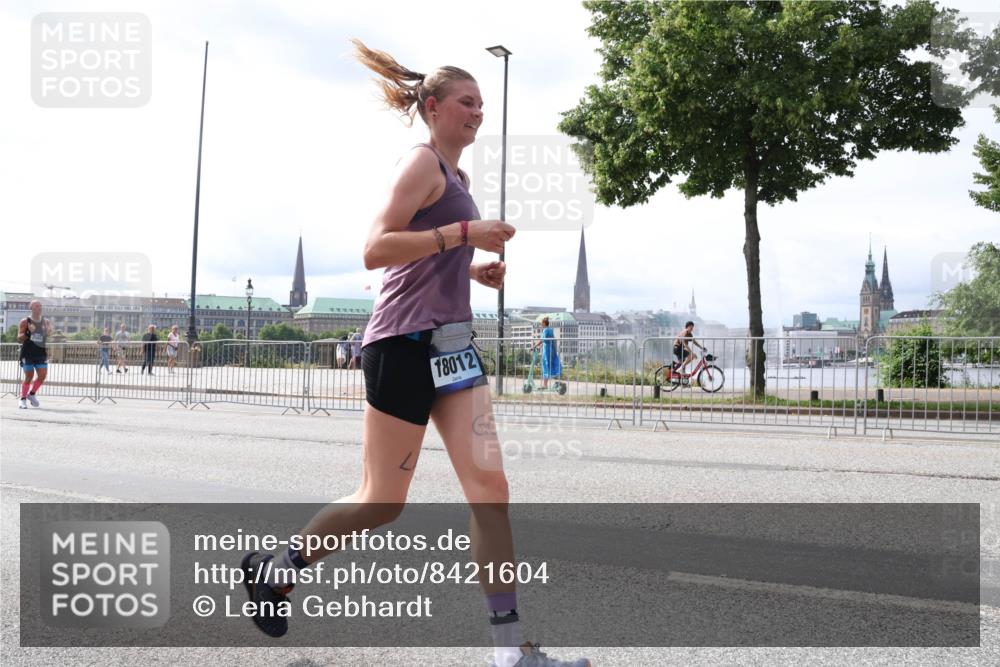 29.06.2025 - hella hamburg halbmarathon Lena Gebhardt http://msf.ph/oto/8421604 29.06.2025 10:27:46 Lombardsbrücke 18012, 1148, 2080, 3389, 4372, 5177, 5285, 5825, 5847, 6214, 6632, 7497, 7764, 7978, 8085, 9567, 9688, 10158, 10412, 10413, 11256, 11692, 11739, 11766, 12500, 12780, 12823, 12842, 13043, 13678, 13860, 14206, 15607, 15608, 16569, 16804, 16838, 17427, 17791, 18012, 18097, 18301, 18626, 18766 meine-sportfotos.de