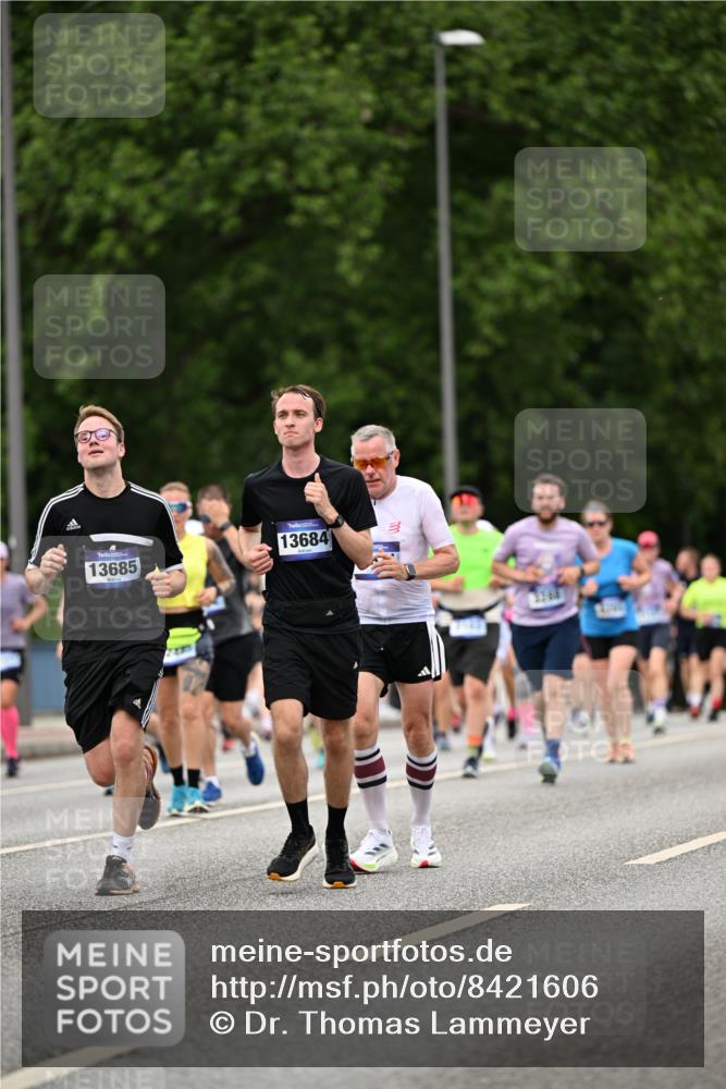 29.06.2025 - hella hamburg halbmarathon Dr. Thomas Lammeyer http://msf.ph/oto/8421606 29.06.2025 10:47:40 Kennedybrücke 1226, 1310, 1467, 1788, 1878, 2103, 2158, 2267, 2538, 2971, 3283, 3288, 3518, 3764, 4105, 4177, 4302, 4353, 5265, 5370, 5755, 7461, 7872, 8135, 8233, 8991, 9304, 9831, 9976, 10083, 10200, 10536 meine-sportfotos.de
