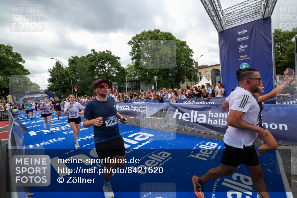 29.06.2025 - hella hamburg halbmarathon Zöllner http://msf.ph/oto/8421620 29.06.2025 10:53:51 Ziel 1422, 1706, 1870, 2082, 2518, 5607, 6260, 6877, 7177, 8285, 8335, 9922, 10529, 10891, 12413, 14026, 14702, 14818, 15502, 16538, 17740, 18249, 18418, 18487, 18514, 18759, 18915, 19177 meine-sportfotos.de