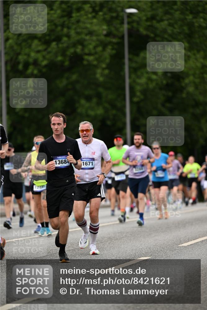 29.06.2025 - hella hamburg halbmarathon Dr. Thomas Lammeyer http://msf.ph/oto/8421621 29.06.2025 10:47:41 Kennedybrücke 1226, 1310, 1467, 1788, 1878, 2103, 2158, 2267, 2538, 2971, 3283, 3288, 3518, 3764, 4105, 4177, 4302, 4353, 5265, 5370, 5755, 7461, 7872, 8135, 8233, 8991, 9304, 9831, 9976, 10083, 10200, 10536 meine-sportfotos.de