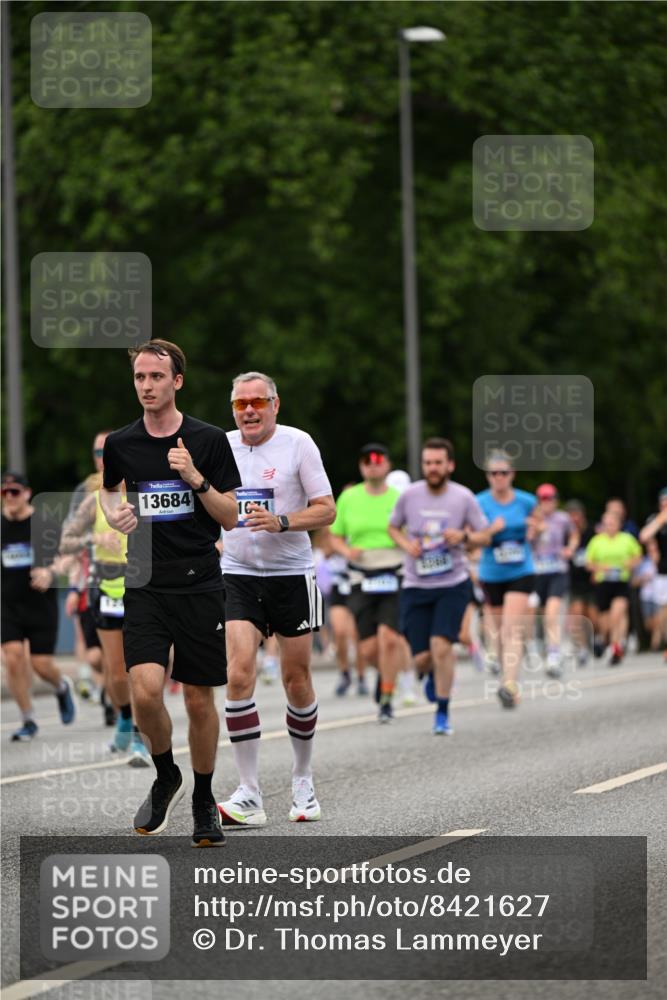 29.06.2025 - hella hamburg halbmarathon Dr. Thomas Lammeyer http://msf.ph/oto/8421627 29.06.2025 10:47:41 Kennedybrücke 1226, 1310, 1467, 1788, 1878, 2103, 2158, 2267, 2538, 2971, 3283, 3288, 3518, 3764, 4105, 4177, 4302, 4353, 5265, 5370, 5755, 7461, 7872, 8135, 8233, 8991, 9304, 9831, 9976, 10083, 10200, 10536 meine-sportfotos.de