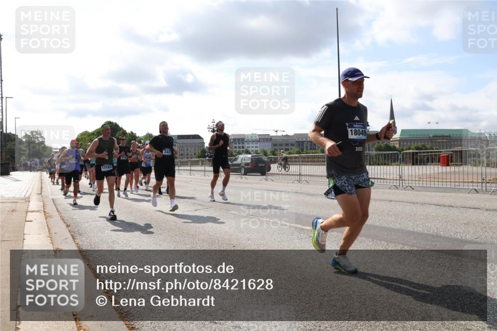 29.06.2025 - hella hamburg halbmarathon Lena Gebhardt http://msf.ph/oto/8421628 29.06.2025 09:51:50 Lombardsbrücke 15185, 13183, 18049, 8359, 3437, 2023, 1312, 1353, 1520, 1569, 1570, 1763, 1903, 1912, 1920, 2653, 2880, 2972, 3437, 3523, 3697, 4297, 4634, 4759, 4843, 4865, 4991, 4999, 5014, 5047, 5129, 5231, 5336, 5375, 5410, 5690, 5987, 6490, 6700, 6705, 6770, 7092, 7105, 7185, 7363, 8074, 8346, 8359, 8564, 8871, 8900, 9114, 9358, 9364, 9659, 10319, 10375, 10480, 10669, 10691, 10934, 10978, 11021, 11049, 11417, 11714, 11959, 12438, 12623, 12711 meine-sportfotos.de