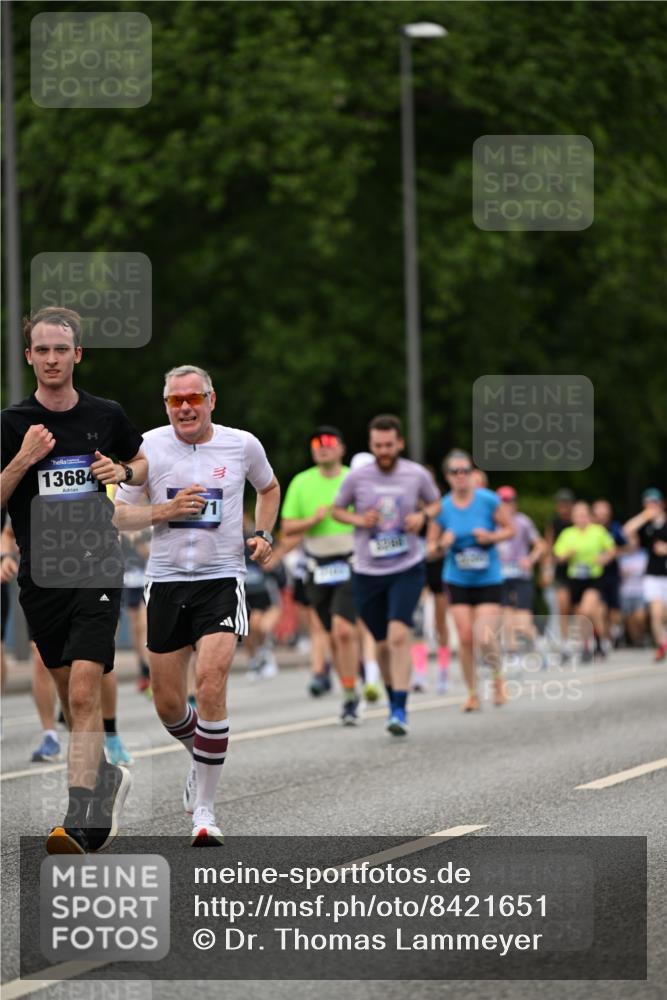 29.06.2025 - hella hamburg halbmarathon Dr. Thomas Lammeyer http://msf.ph/oto/8421651 29.06.2025 10:47:41 Kennedybrücke 1226, 1310, 1467, 1788, 1878, 2103, 2158, 2267, 2538, 2971, 3283, 3288, 3518, 3764, 4105, 4177, 4302, 4353, 5265, 5370, 5755, 7461, 7872, 8135, 8233, 8991, 9304, 9831, 9976, 10083, 10200, 10536 meine-sportfotos.de