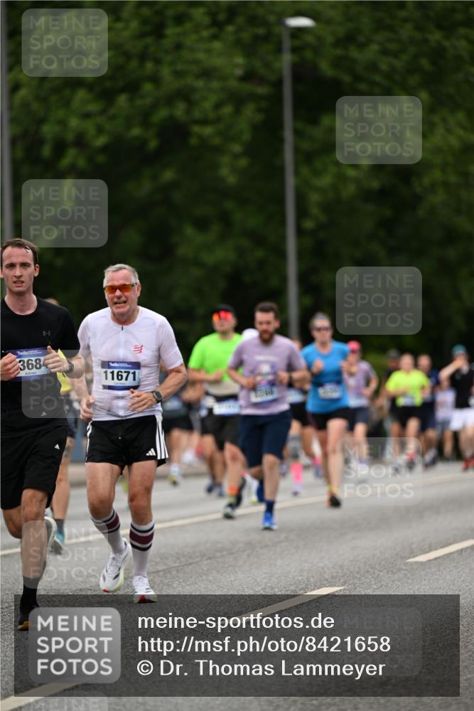 29.06.2025 - hella hamburg halbmarathon Dr. Thomas Lammeyer http://msf.ph/oto/8421658 29.06.2025 10:47:41 Kennedybrücke 1226, 1310, 1467, 1788, 1878, 2103, 2158, 2267, 2538, 2971, 3283, 3288, 3518, 3764, 4105, 4177, 4302, 4353, 5265, 5370, 5755, 7461, 7872, 8135, 8233, 8991, 9304, 9831, 9976, 10083, 10200, 10536 meine-sportfotos.de