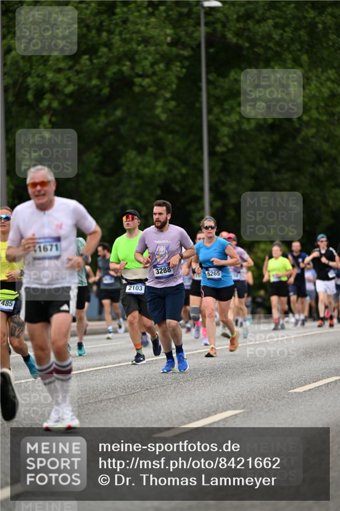 29.06.2025 - hella hamburg halbmarathon Dr. Thomas Lammeyer http://msf.ph/oto/8421662 29.06.2025 10:47:42 Kennedybrücke 1226, 1310, 1467, 1788, 1878, 2103, 2158, 2267, 2538, 2971, 3283, 3288, 3518, 3764, 4105, 4177, 4302, 4353, 5265, 5370, 5755, 7461, 7872, 8135, 8233, 8991, 9831, 9976, 10083, 10200, 10536 meine-sportfotos.de