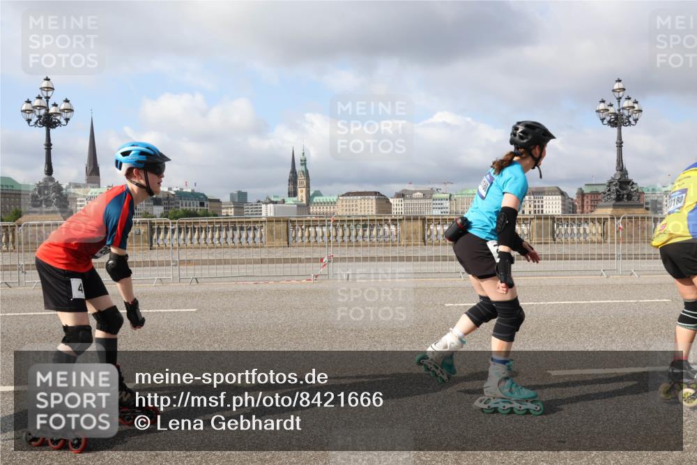 29.06.2025 - hella hamburg halbmarathon Lena Gebhardt http://msf.ph/oto/8421666 29.06.2025 08:57:47 Lombardsbrücke 0180 meine-sportfotos.de