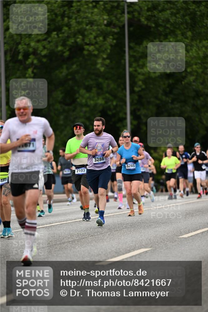 29.06.2025 - hella hamburg halbmarathon Dr. Thomas Lammeyer http://msf.ph/oto/8421667 29.06.2025 10:47:42 Kennedybrücke 1226, 1310, 1467, 1788, 1878, 2103, 2158, 2267, 2538, 2971, 3283, 3288, 3518, 3764, 4105, 4177, 4302, 4353, 5265, 5370, 5755, 7461, 7872, 8135, 8233, 8991, 9831, 9976, 10083, 10200, 10536 meine-sportfotos.de