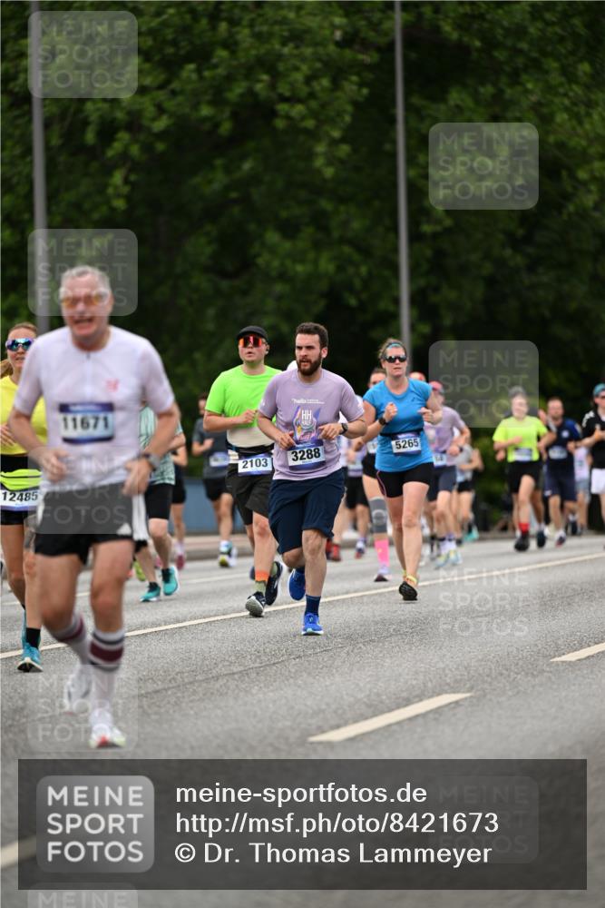 29.06.2025 - hella hamburg halbmarathon Dr. Thomas Lammeyer http://msf.ph/oto/8421673 29.06.2025 10:47:42 Kennedybrücke 1226, 1310, 1467, 1788, 1878, 2103, 2158, 2267, 2538, 2971, 3283, 3288, 3518, 3764, 4105, 4177, 4302, 4353, 5265, 5370, 5755, 7461, 7872, 8135, 8233, 8991, 9831, 9976, 10083, 10200, 10536 meine-sportfotos.de