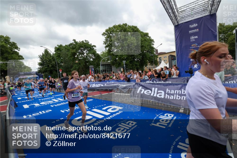 29.06.2025 - hella hamburg halbmarathon Zöllner http://msf.ph/oto/8421677 29.06.2025 10:53:52 Ziel 1422, 1706, 1870, 2518, 5607, 6260, 6877, 7177, 8285, 8335, 9922, 10529, 10891, 12413, 14026, 14818, 15502, 16538, 17740, 18249, 18418, 18487, 18759, 18915, 19177 meine-sportfotos.de