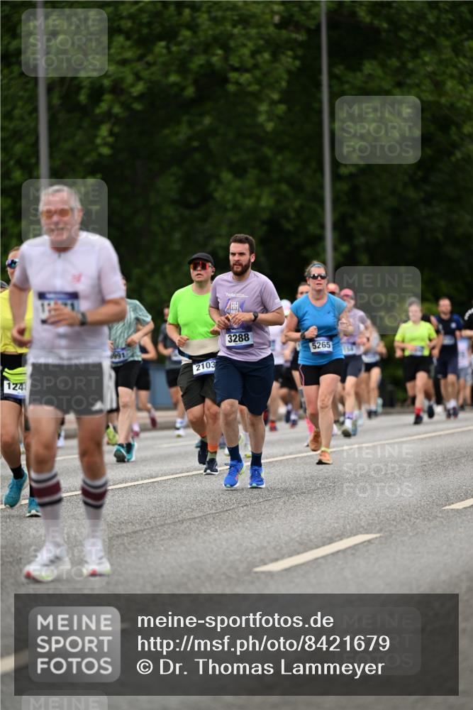 29.06.2025 - hella hamburg halbmarathon Dr. Thomas Lammeyer http://msf.ph/oto/8421679 29.06.2025 10:47:42 Kennedybrücke 1226, 1310, 1467, 1788, 1878, 2103, 2158, 2267, 2538, 2971, 3283, 3288, 3518, 3764, 4105, 4177, 4302, 4353, 5265, 5370, 5755, 7461, 7872, 8135, 8233, 8991, 9831, 9976, 10083, 10200, 10536 meine-sportfotos.de