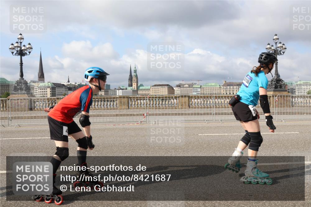 29.06.2025 - hella hamburg halbmarathon Lena Gebhardt http://msf.ph/oto/8421687 29.06.2025 08:57:47 Lombardsbrücke 26188 meine-sportfotos.de