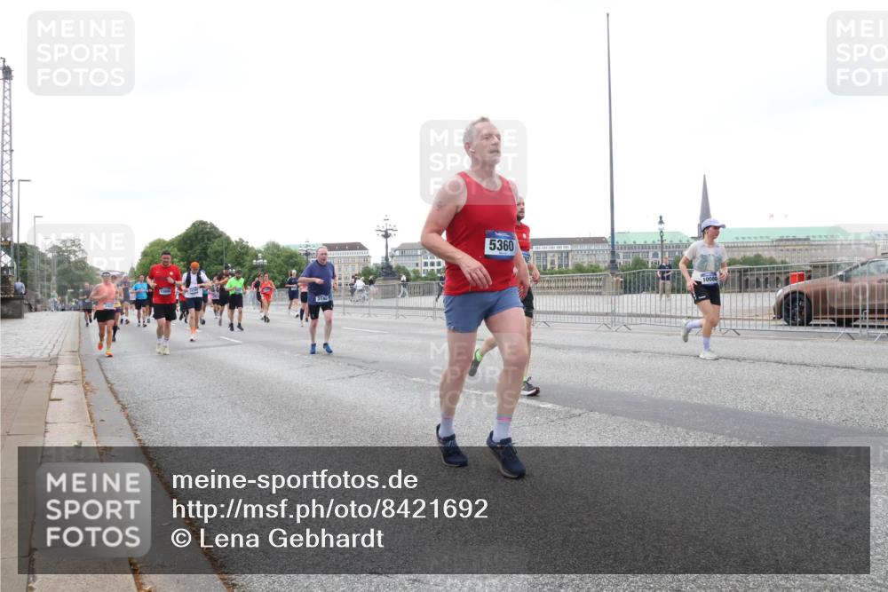 29.06.2025 - hella hamburg halbmarathon Lena Gebhardt http://msf.ph/oto/8421692 29.06.2025 10:52:39 Lombardsbrücke 15906, 3140, 5360, 10080, 1369, 1826, 2146, 2362, 2420, 2528, 2701, 2983, 3140, 3227, 3645, 4436, 4591, 4729, 4815, 5262, 5360, 6386, 6403, 6404, 6406, 6671, 7032, 7511, 7690, 7691, 7735, 7737, 7812, 8194, 8196, 8641, 9068, 9070, 9103, 9368, 9545, 9731, 10055, 10080, 10296, 10342, 10392, 10600, 10634, 10879, 10884, 10928, 10981, 11084, 11126, 11127, 11297, 11736, 11899, 11919, 11974, 12127, 12128, 12546, 12558, 12994, 14009 meine-sportfotos.de