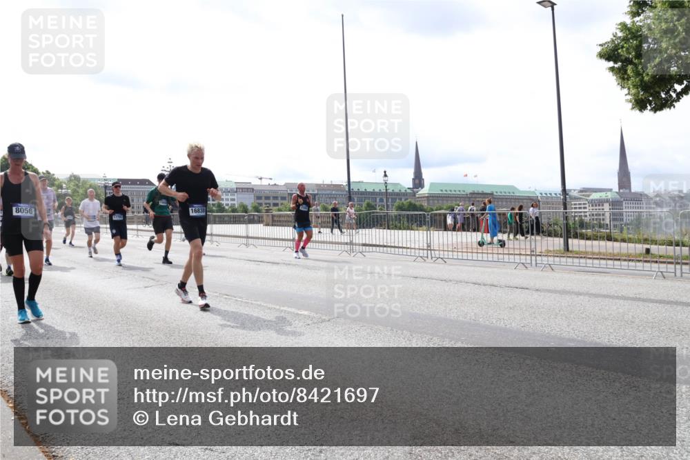 29.06.2025 - hella hamburg halbmarathon Lena Gebhardt http://msf.ph/oto/8421697 29.06.2025 10:27:47 Lombardsbrücke 8056, 16838, 17791, 1148, 2080, 3389, 4372, 5177, 5285, 5825, 5847, 6214, 6632, 7497, 7764, 7978, 8085, 9567, 9688, 10158, 10412, 10413, 11256, 11692, 11739, 12500, 12780, 12823, 12842, 13043, 13678, 13860, 14206, 15607, 15608, 16569, 16804, 16838, 17427, 17791, 18012, 18097, 18301, 18626, 18766 meine-sportfotos.de