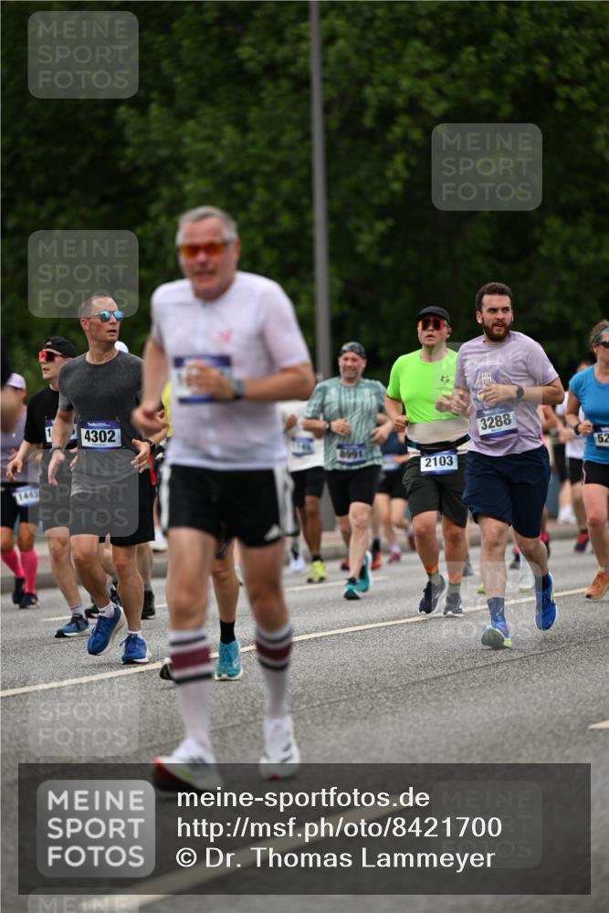 29.06.2025 - hella hamburg halbmarathon Dr. Thomas Lammeyer http://msf.ph/oto/8421700 29.06.2025 10:47:43 Kennedybrücke 1226, 1310, 1467, 1788, 1878, 2103, 2158, 2267, 2538, 2971, 3283, 3288, 3518, 3764, 4105, 4177, 4302, 4353, 5265, 5370, 5755, 7461, 7872, 8135, 8233, 8991, 9831, 9976, 10083, 10200, 10202, 10536 meine-sportfotos.de