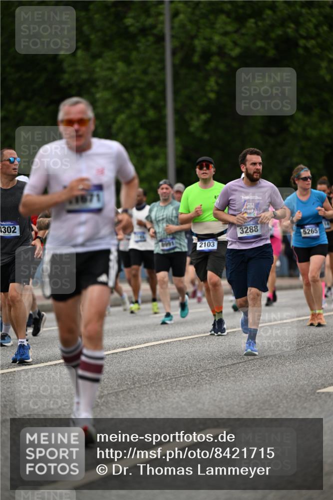 29.06.2025 - hella hamburg halbmarathon Dr. Thomas Lammeyer http://msf.ph/oto/8421715 29.06.2025 10:47:43 Kennedybrücke 1226, 1310, 1467, 1788, 1878, 2103, 2158, 2267, 2538, 2971, 3283, 3288, 3518, 3764, 4105, 4177, 4302, 4353, 5265, 5370, 5755, 7461, 7872, 8135, 8233, 8991, 9831, 9976, 10083, 10200, 10202, 10536 meine-sportfotos.de